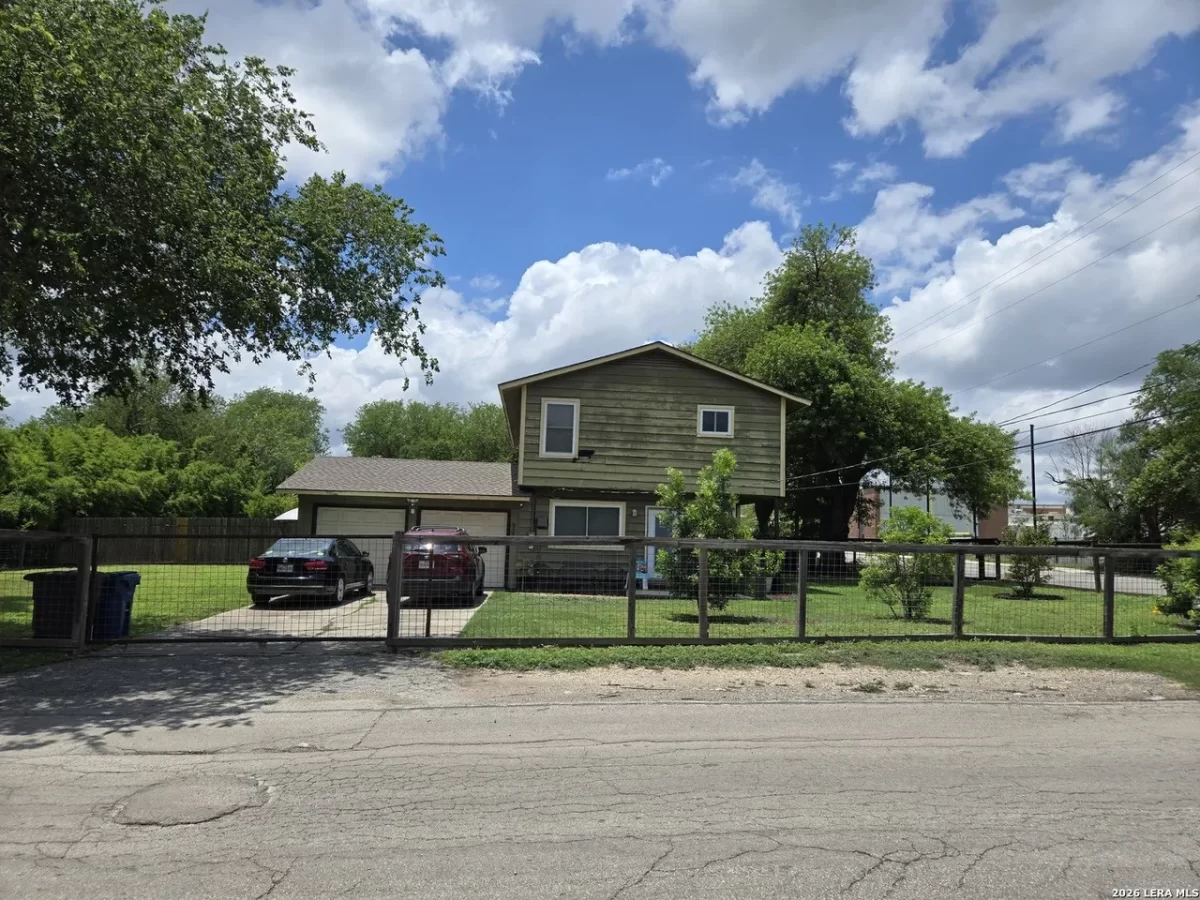 4BR House for Sale in San Antonio, TX