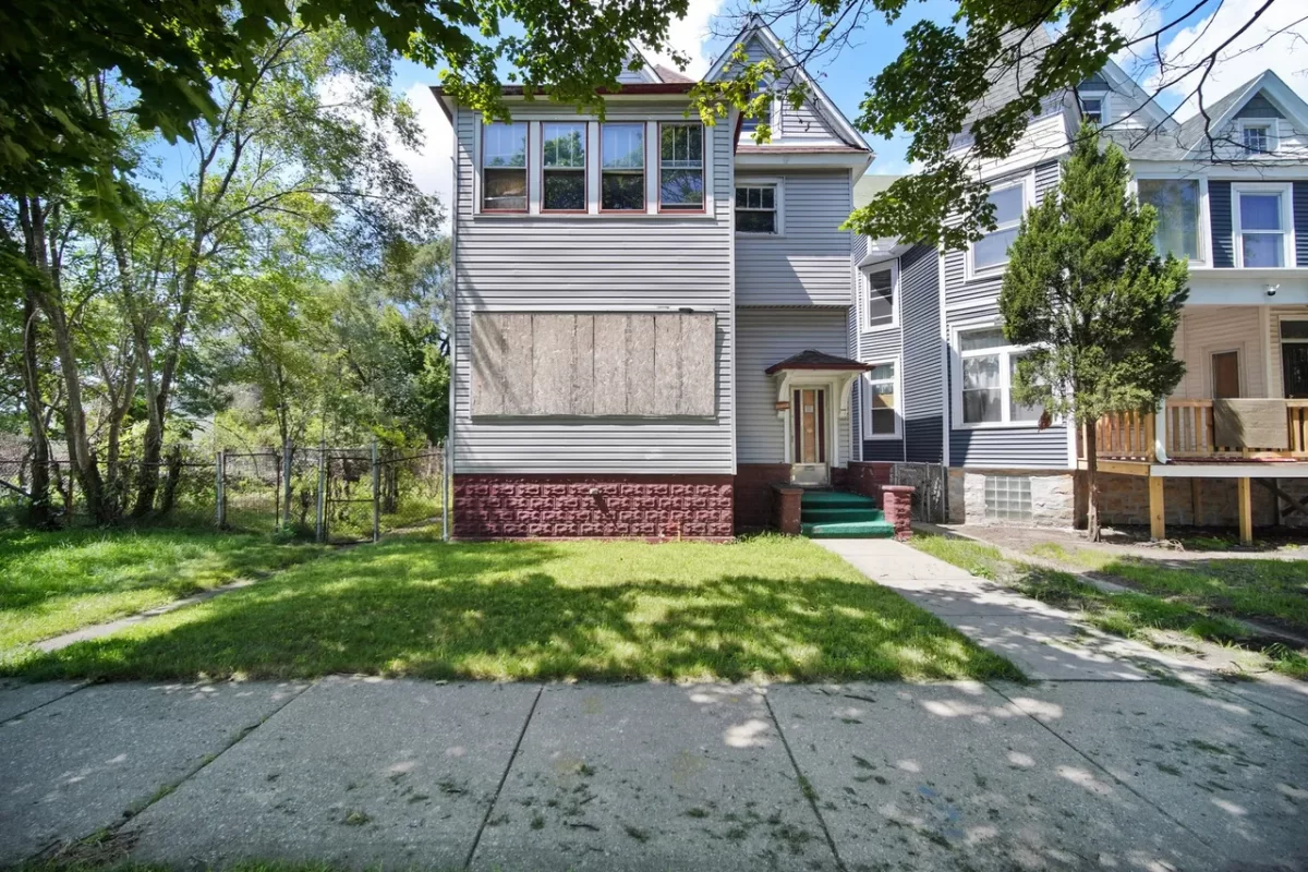 5BR Multi-Family for Sale in Chicago, IL