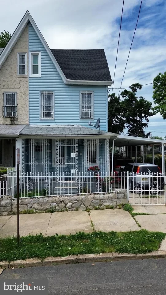 5BR Townhouse for Sale in Camden, NJ