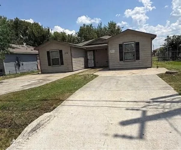 4BR Multi-Family for Sale in Houston, TX