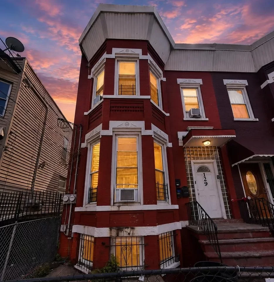 6BR Multi-Family for Sale in Jersey City, NJ