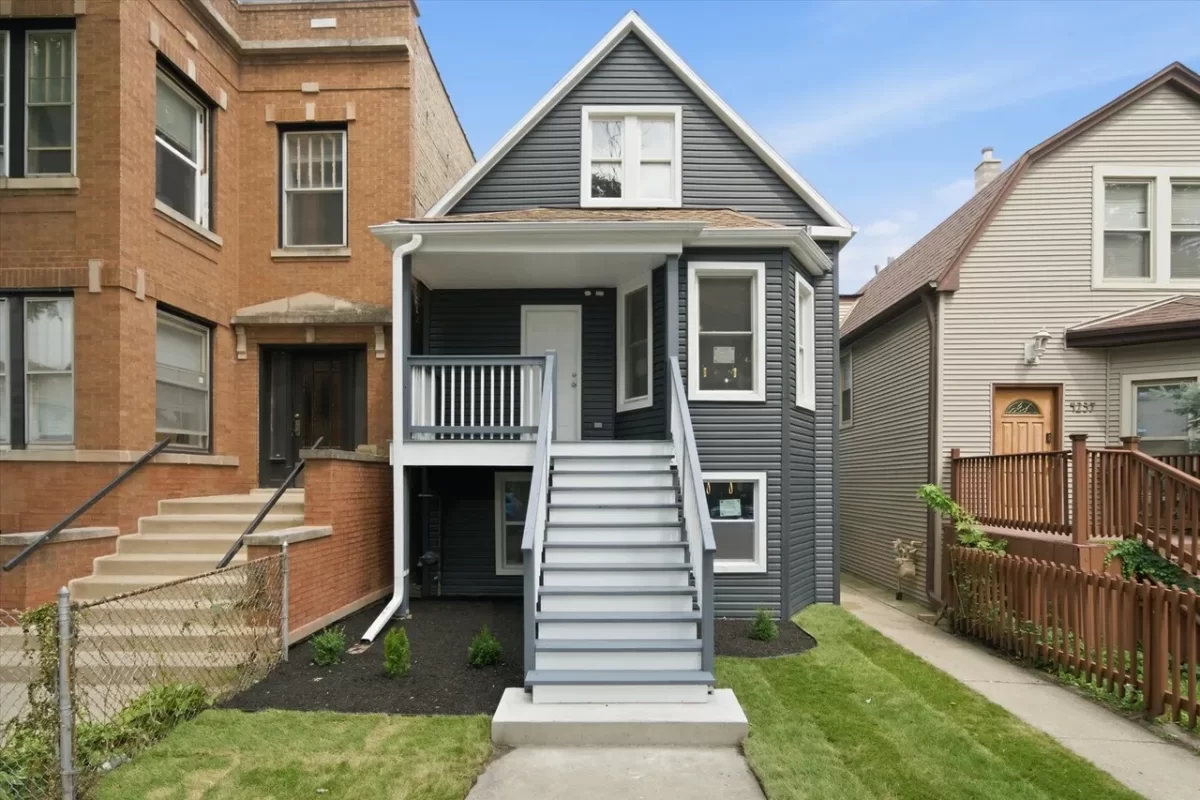 6BR Multi-Family for Sale in Chicago, IL