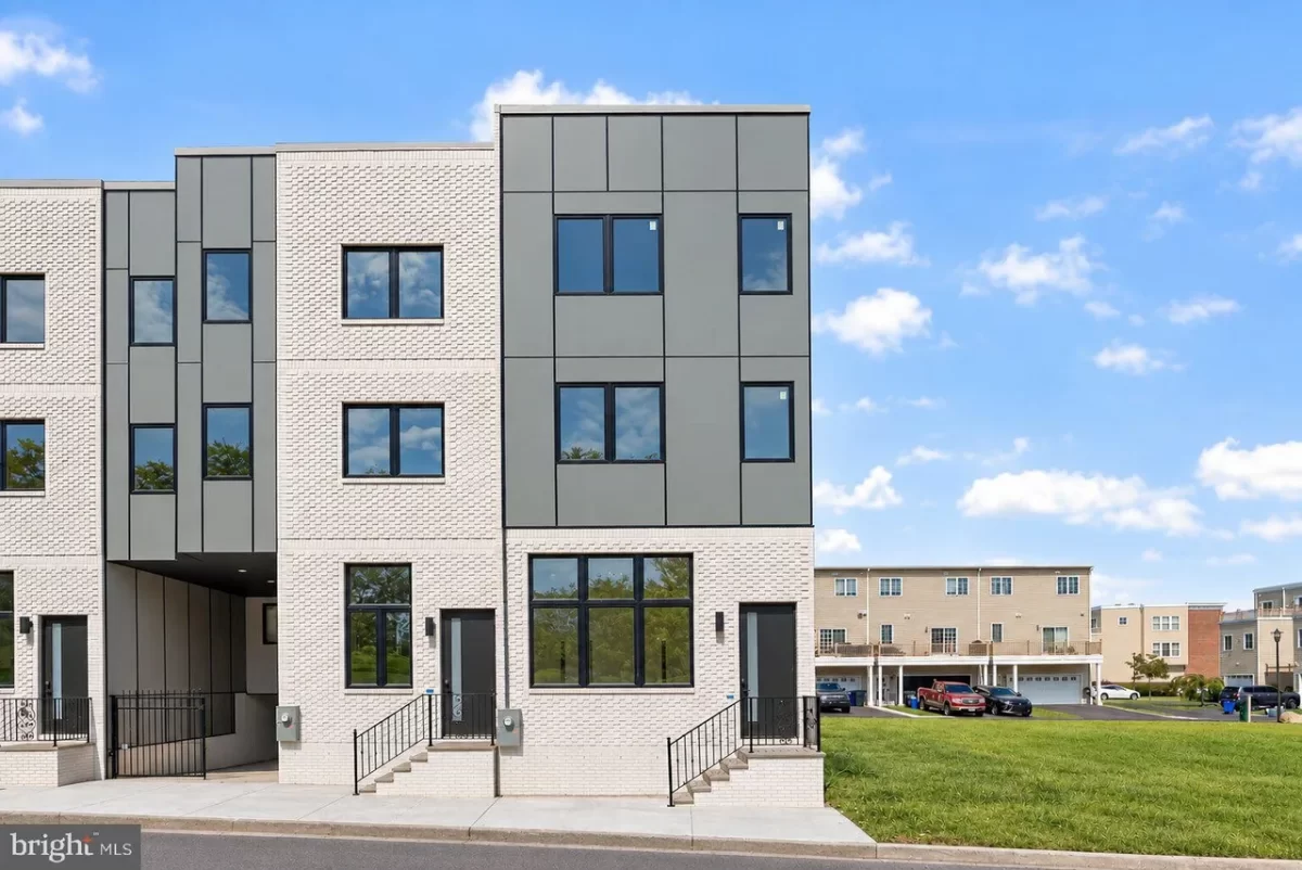 3BR Townhouse for Sale in Philadelphia, PA