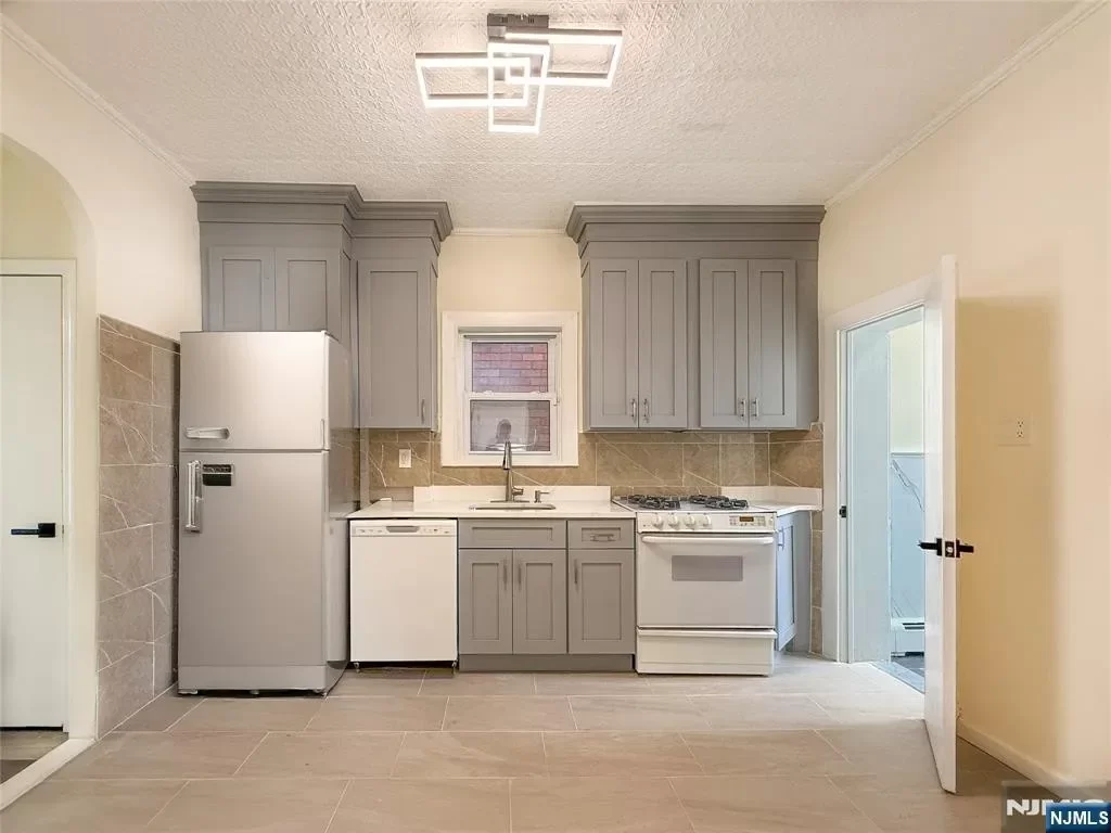 3BR Multi-Family for Rent in Cliffside Park, NJ