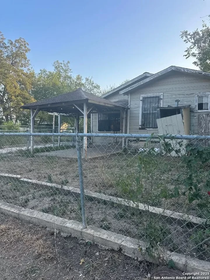 6BR House for Sale in San Antonio, TX