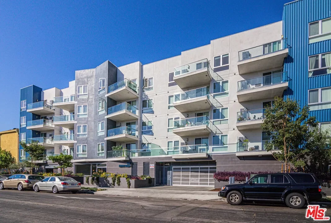 2BR Condo for Sale in Los Angeles, CA