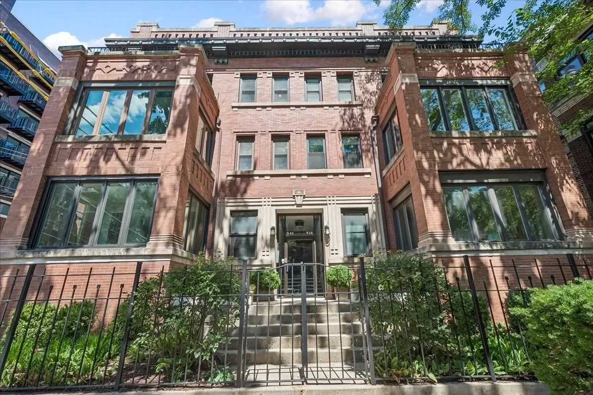 2BR Condo for Sale in Chicago, IL