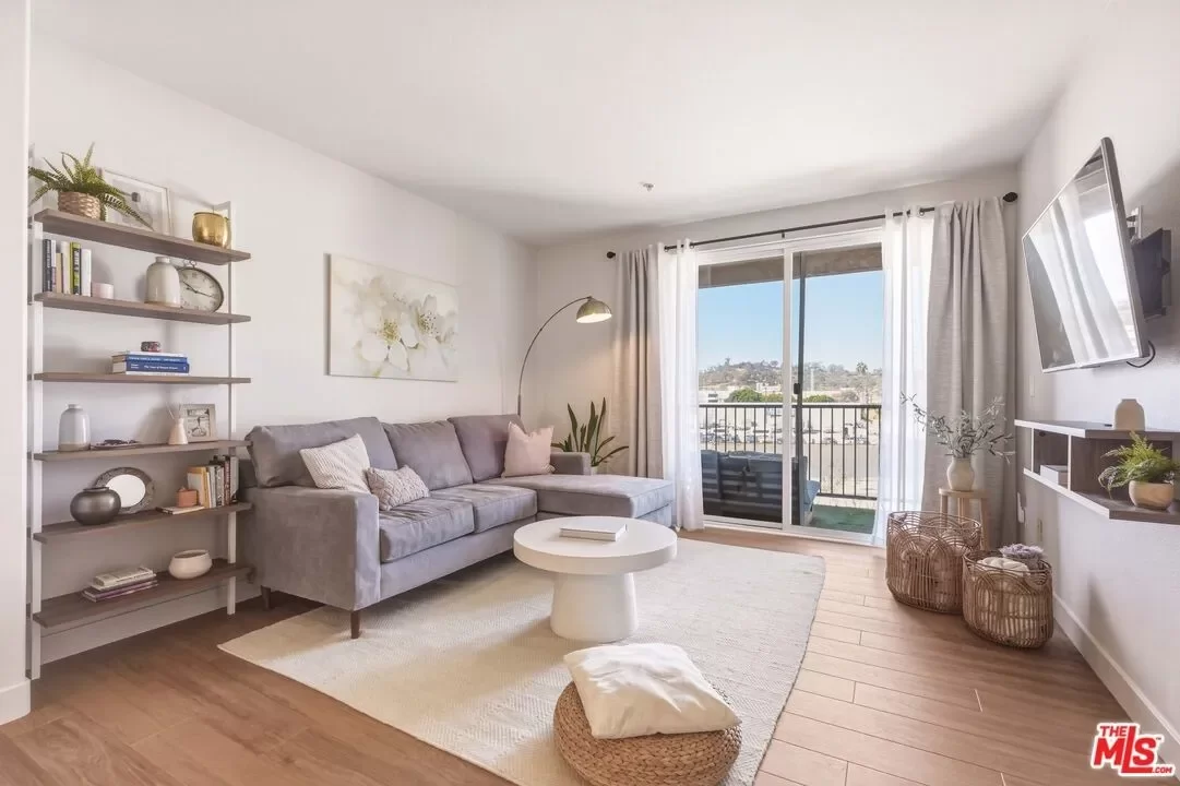 2BR Condo for Sale in Los Angeles, CA