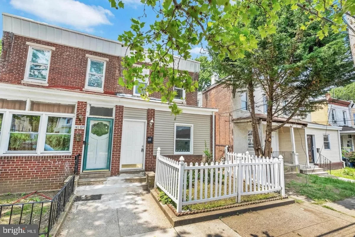 3BR Townhouse for Sale in Darby, PA