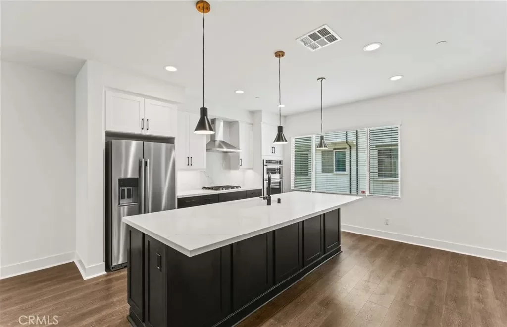 4BR Townhouse for Sale in Burbank, CA