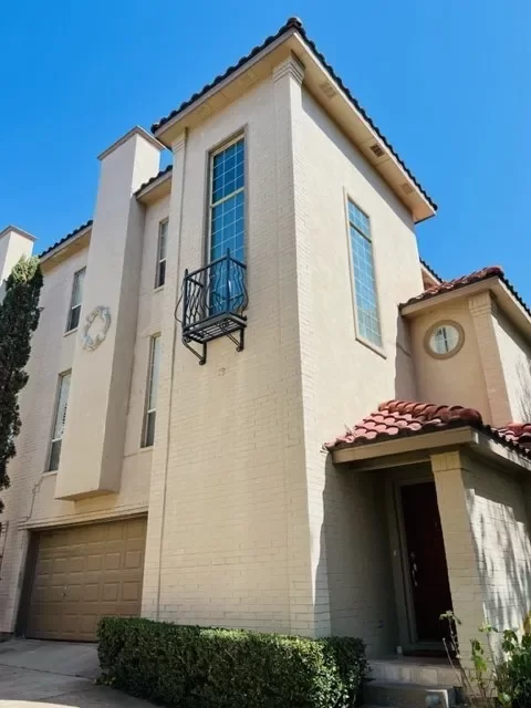 3BR Townhouse for Rent in Dallas, TX