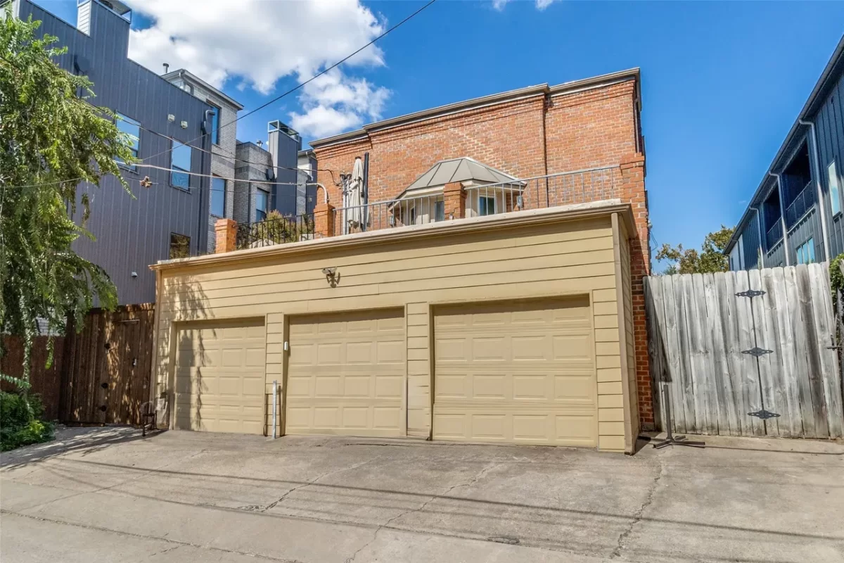 2BR Townhouse for Sale in Dallas, TX