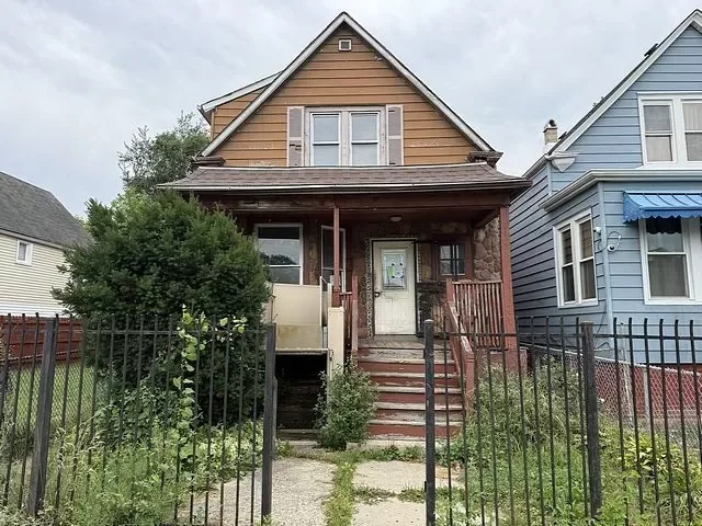 4BR House for Sale in Chicago, IL