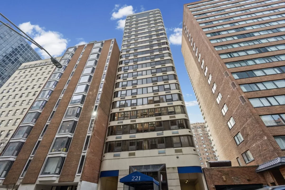 3BR Condo for Sale in Chicago, IL