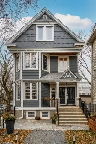 2BR Multi-Family for Rent in Chicago, IL