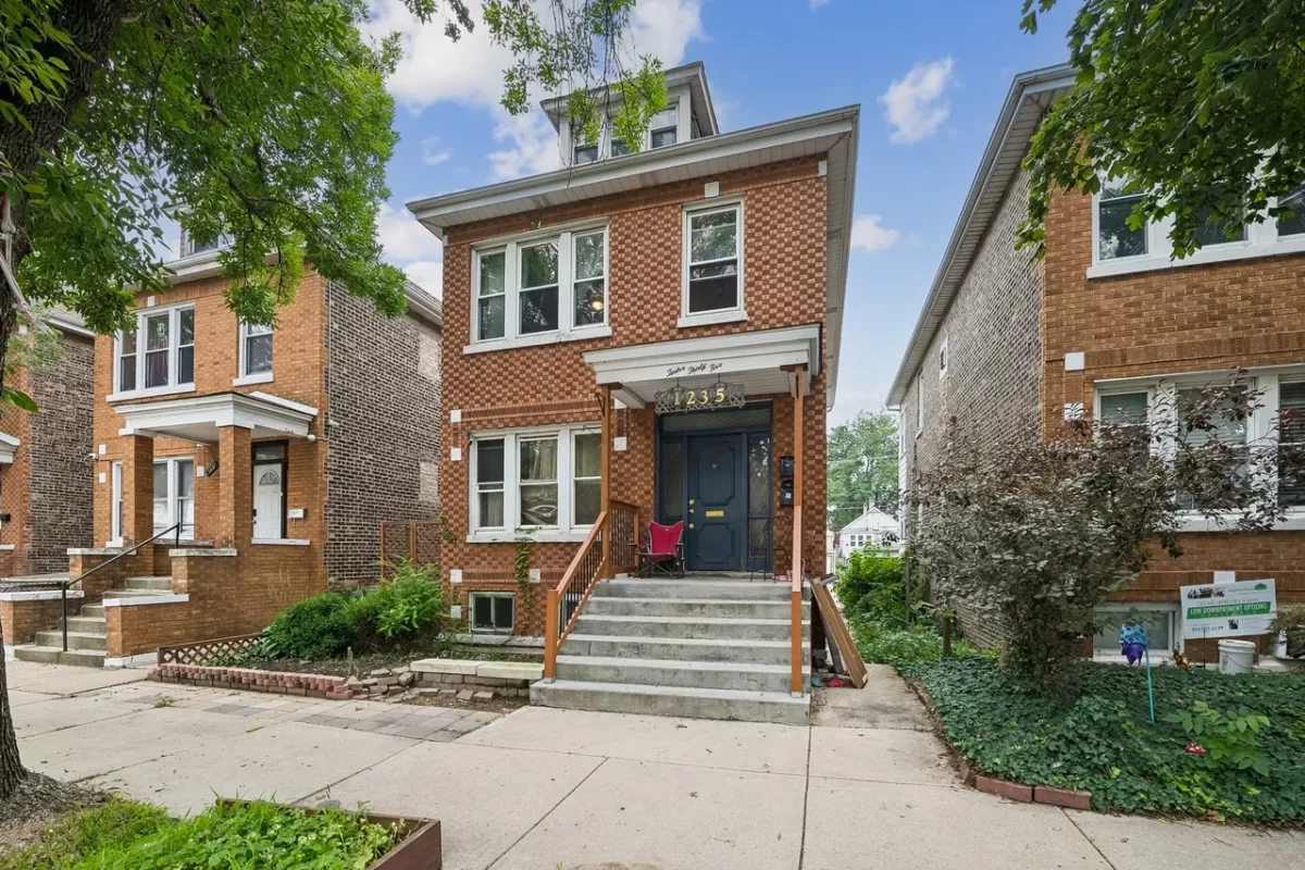 4BR Multi-Family for Sale in Chicago, IL