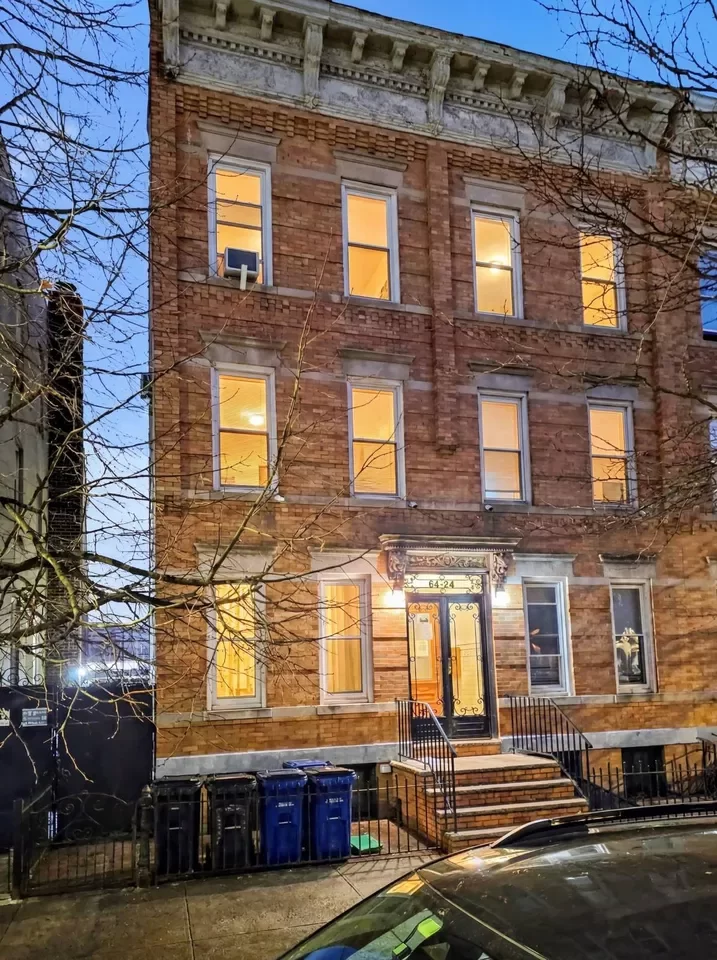 6BR House for Sale in Ridgewood, NY