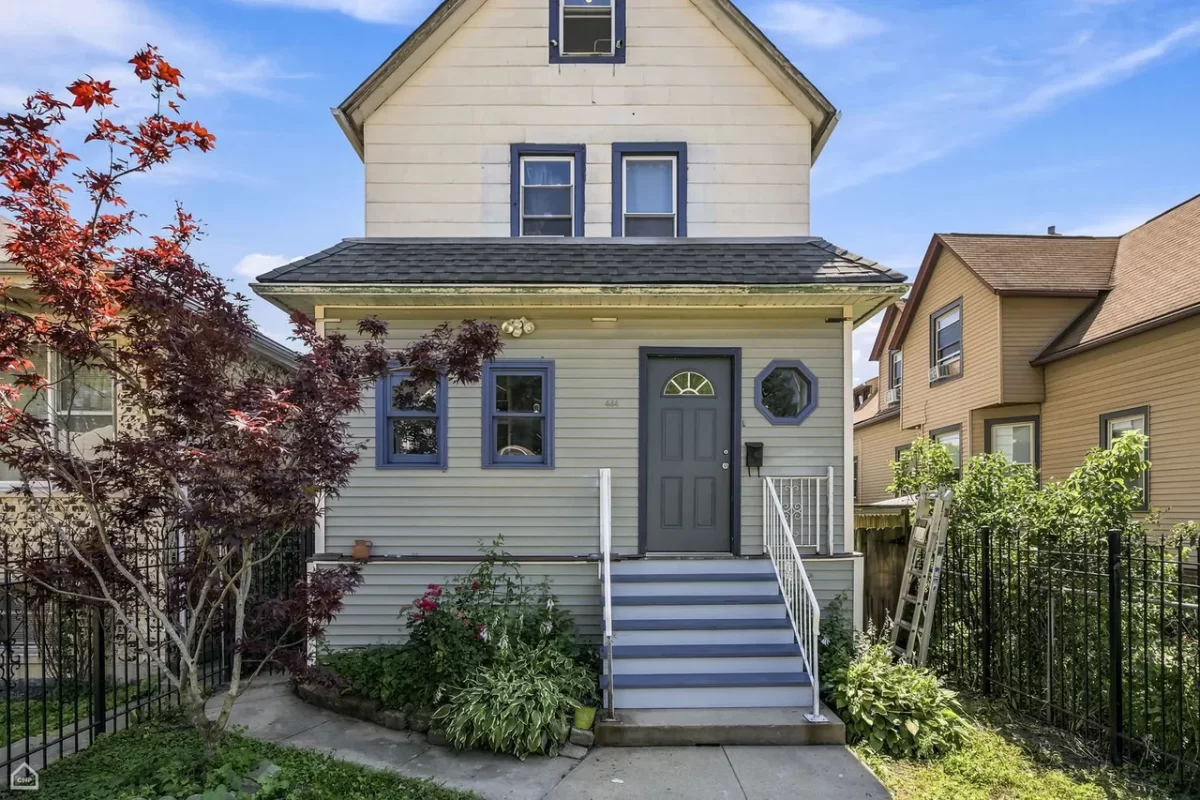 4BR House for Sale in Chicago, IL