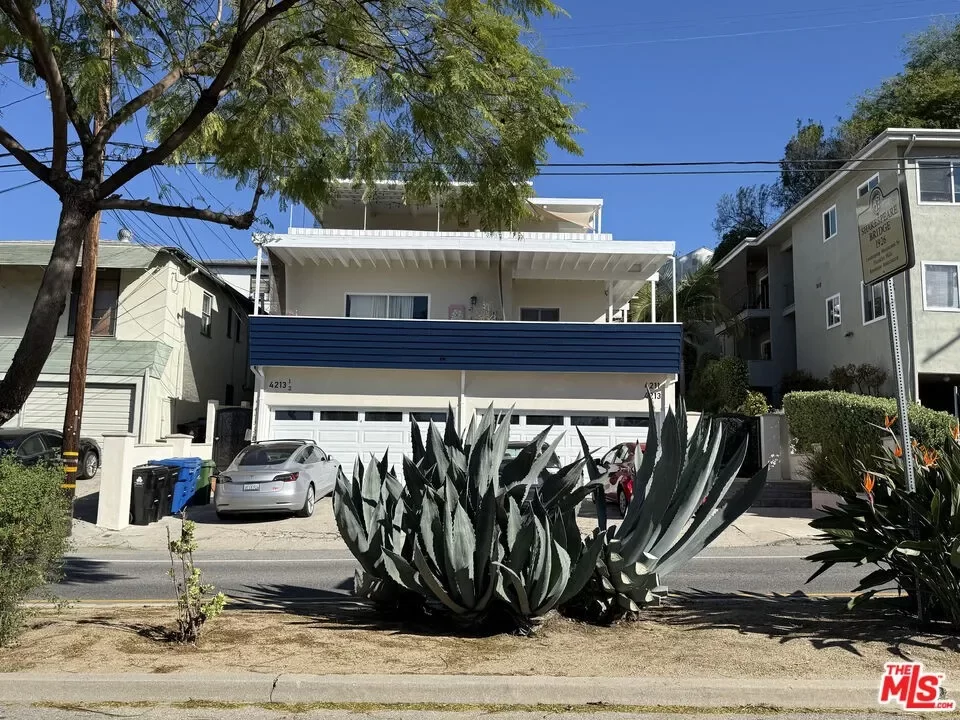 5BR Multi-Family for Sale in Los Angeles, CA