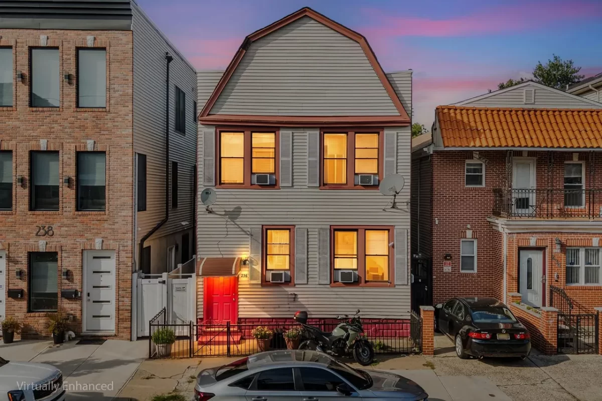 8BR Multi-Family for Sale in Jersey City, NJ