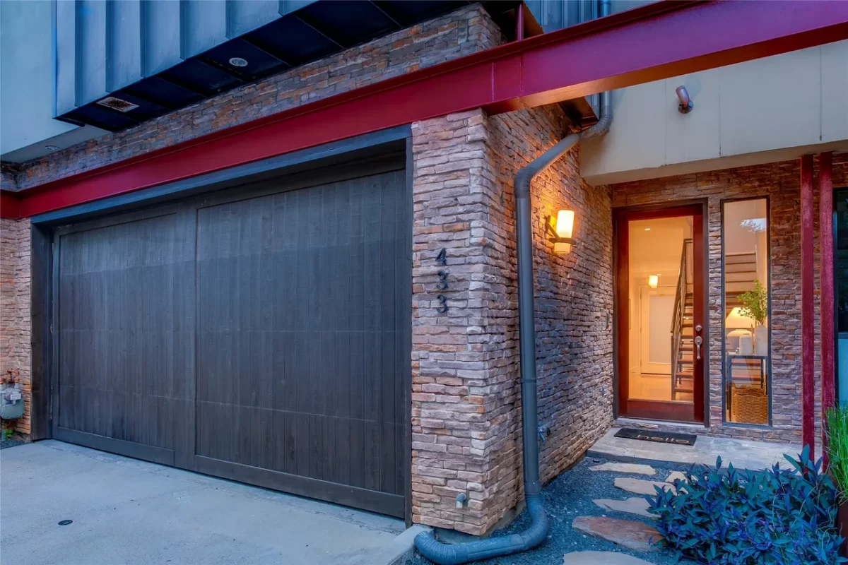 2BR Townhouse for Sale in Dallas, TX