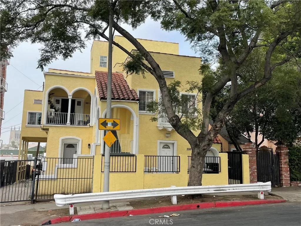 4BR Multi-Family for Sale in Los Angeles, CA