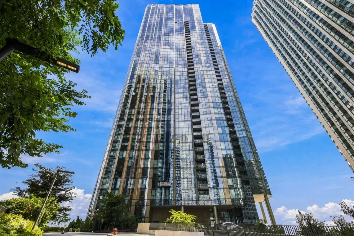 2BR Condo for Sale in Chicago, IL