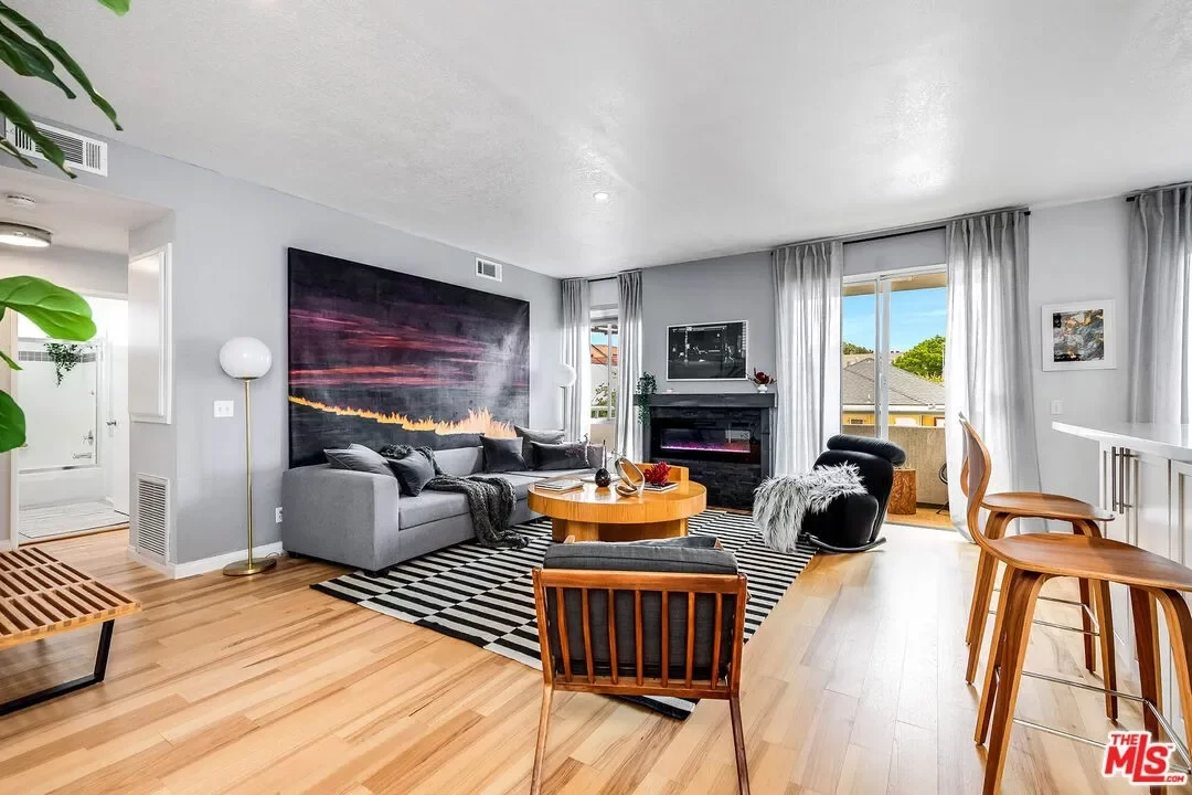 2BR Condo for Sale in Los Angeles, CA