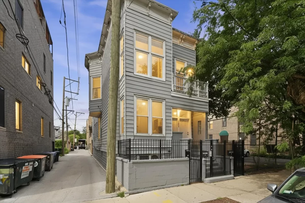 5BR Multi-Family for Sale in Chicago, IL