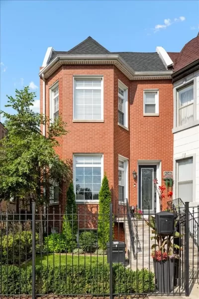 4BR House for Sale in Chicago, IL