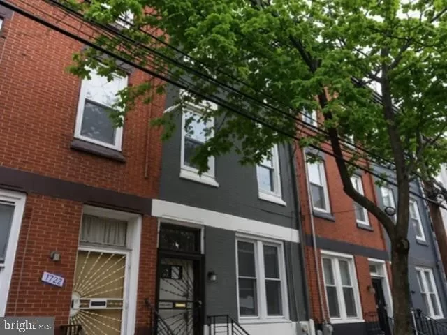 4BR Townhouse for Sale in Philadelphia, PA