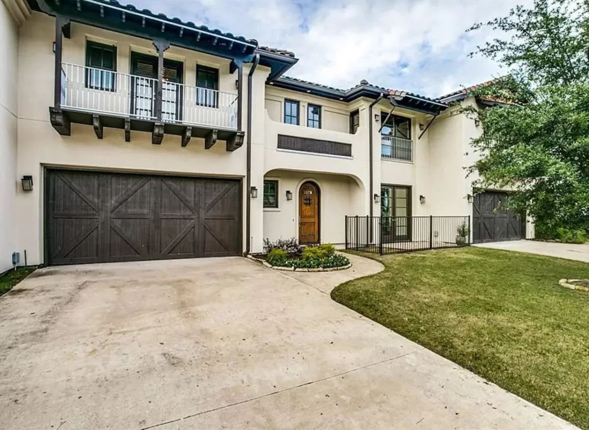2BR Townhouse for Rent in Dallas, TX