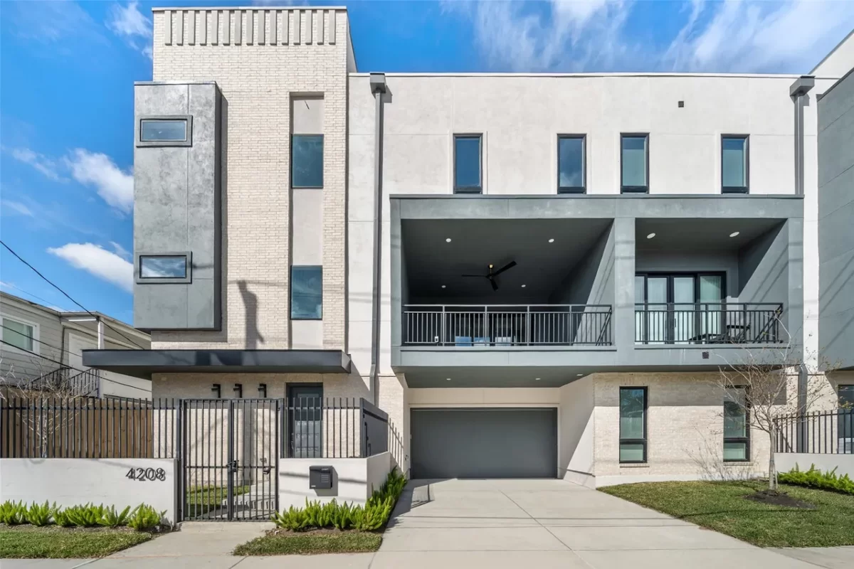 4BR Townhouse for Sale in Houston, TX