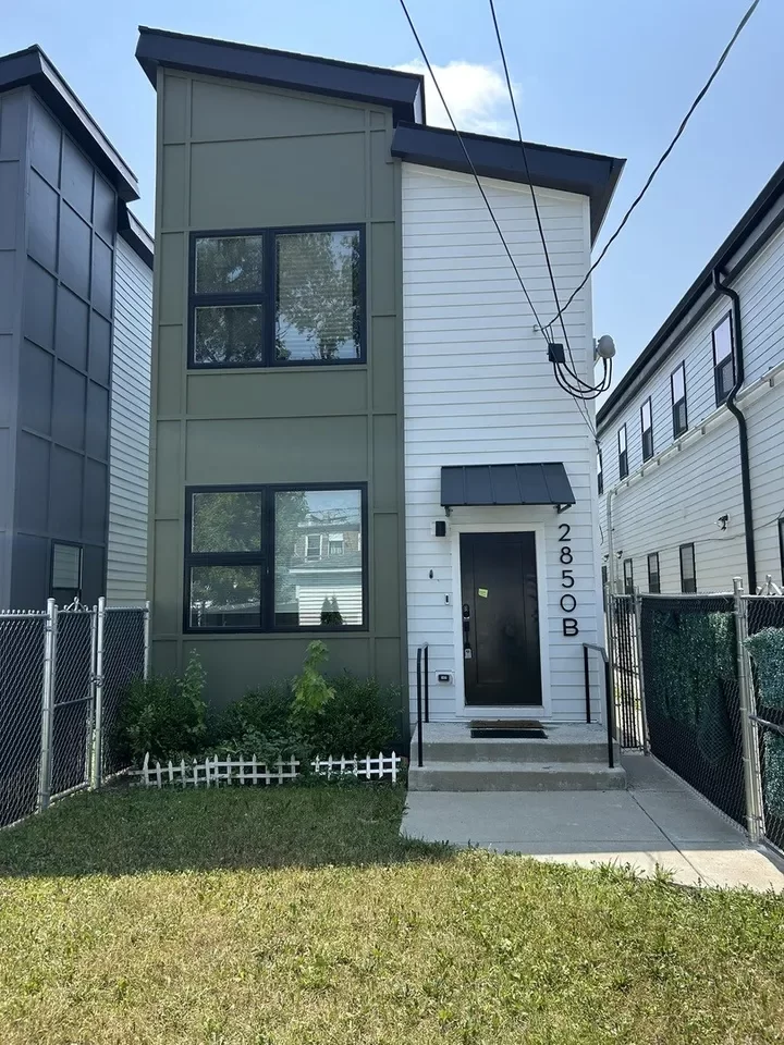 3BR Townhouse for Sale in Chicago, IL