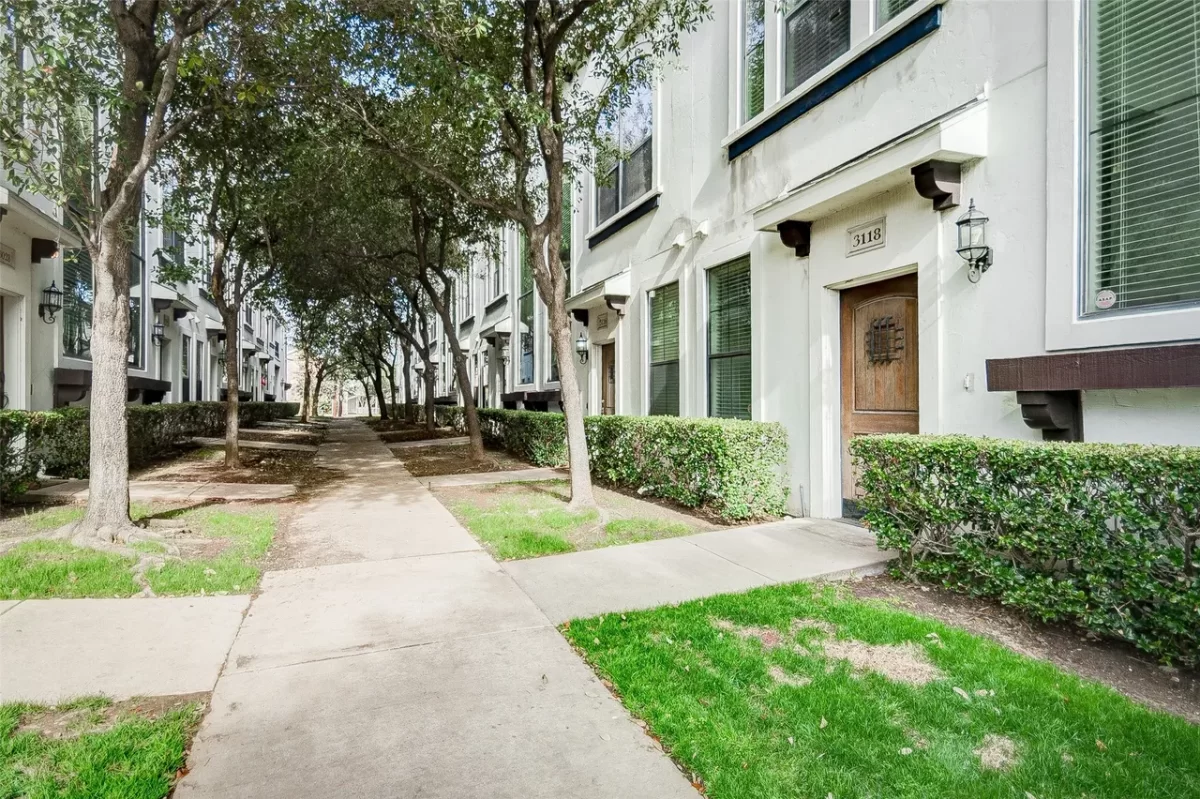 3BR Townhouse for Rent in Dallas, TX