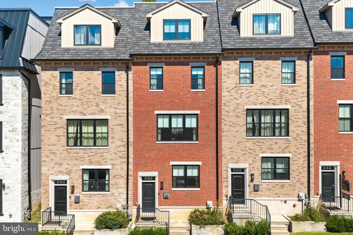 4BR Townhouse for Sale in Philadelphia, PA