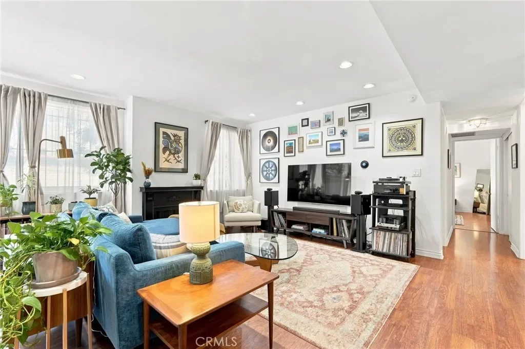2BR Condo for Sale in Los Angeles, CA