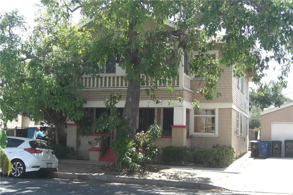 4BR Multi-Family for Sale in Los Angeles, CA