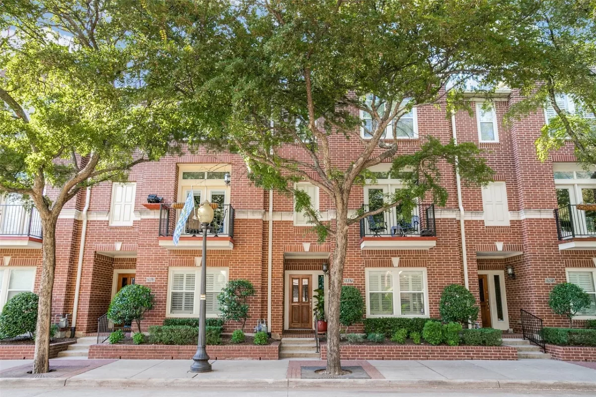 3BR Townhouse for Rent in Dallas, TX