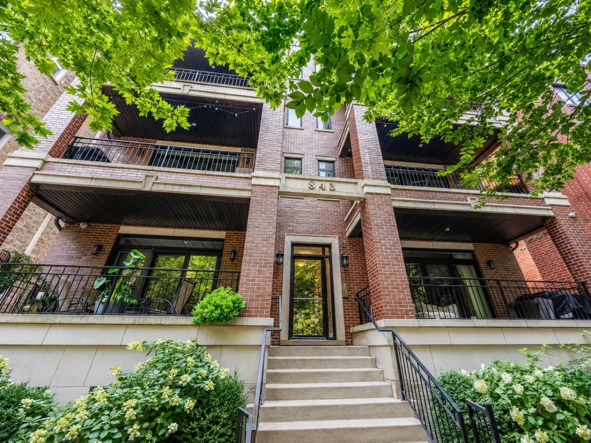 3BR Condo for Sale in Chicago, IL
