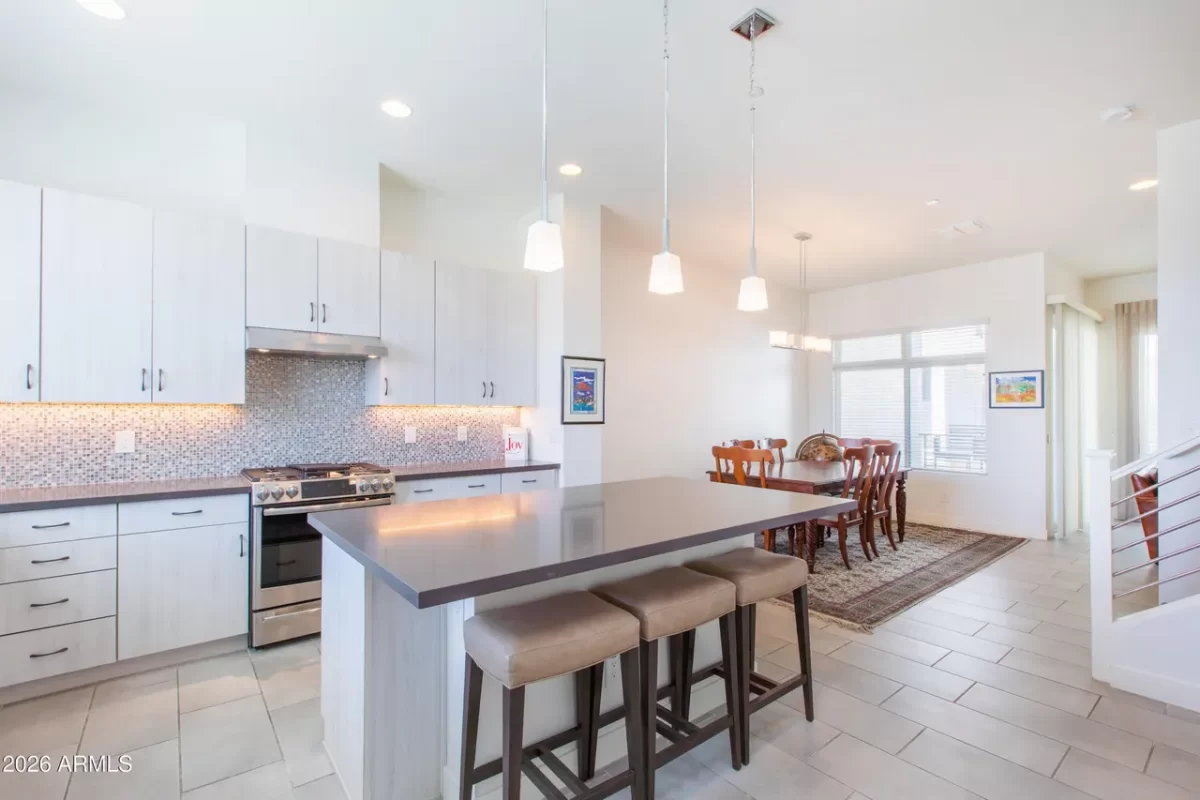 3BR Townhouse for Sale in Phoenix, AZ