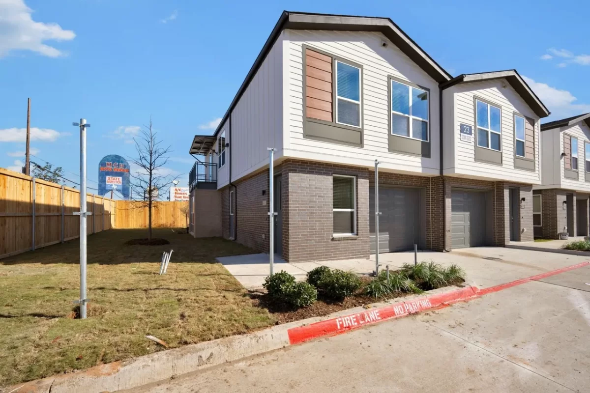 2BR Townhouse for Rent in Dallas, TX