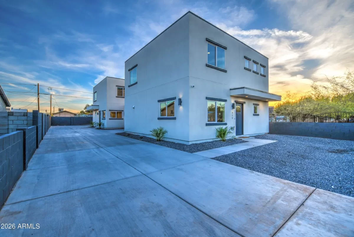 8BR Multi-Family for Sale in Phoenix, AZ