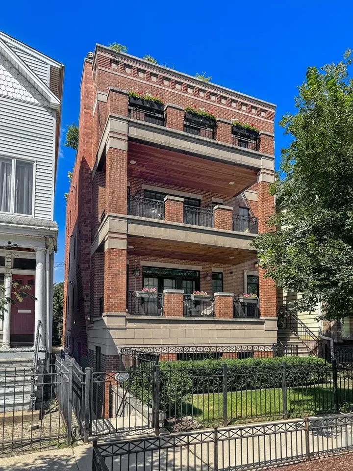 3BR Condo for Sale in Chicago, IL