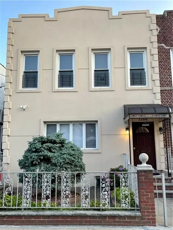 7BR Multi-Family for Sale in Brooklyn, NY