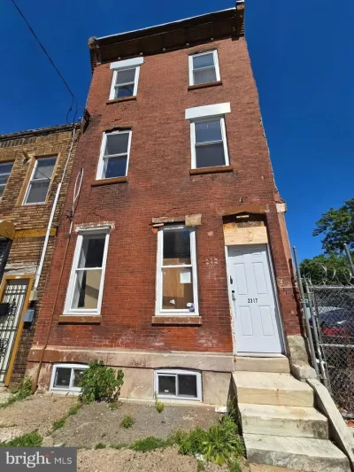 5BR Townhouse for Sale in Philadelphia, PA