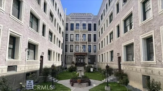 Condo for Sale in Los Angeles, CA