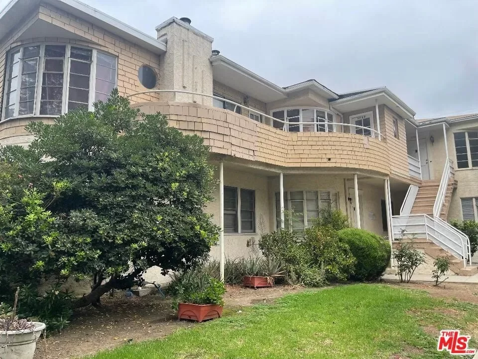 7BR Multi-Family for Sale in Los Angeles, CA