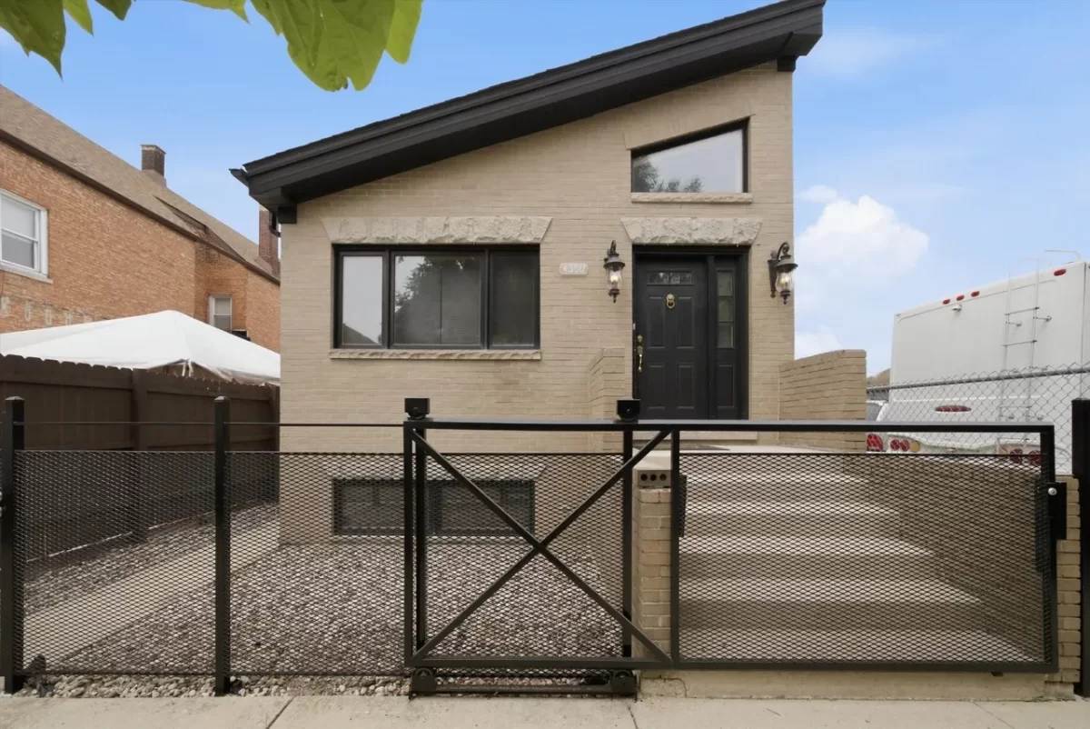 2BR House for Sale in Chicago, IL