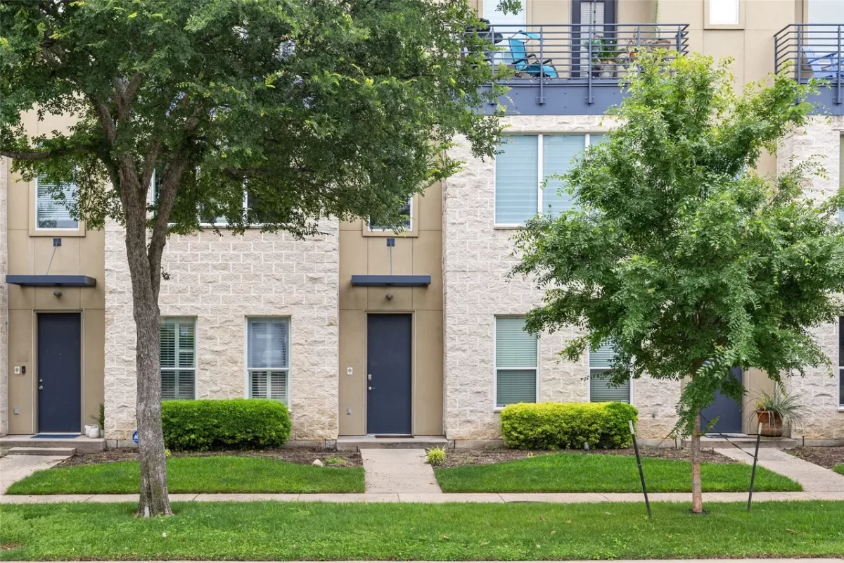 2BR Townhouse for Rent in Dallas, TX